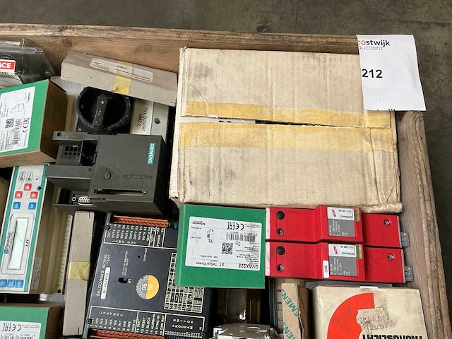 Partij industriële elektrische componenten - afbeelding 8 van  12