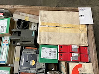 Partij industriële elektrische componenten - afbeelding 8 van  12