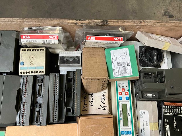 Partij industriële elektrische componenten - afbeelding 9 van  12