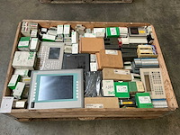 Partij industriële elektrische componenten - afbeelding 1 van  11