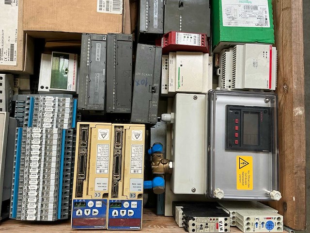 Partij industriële elektrische componenten - afbeelding 8 van  11