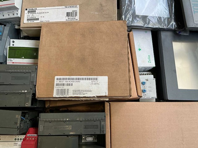 Partij industriële elektrische componenten - afbeelding 10 van  11