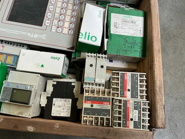 Partij industriële elektrische componenten - afbeelding 11 van  11