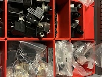 Partij industriële kabels en connectoren - afbeelding 53 van  64