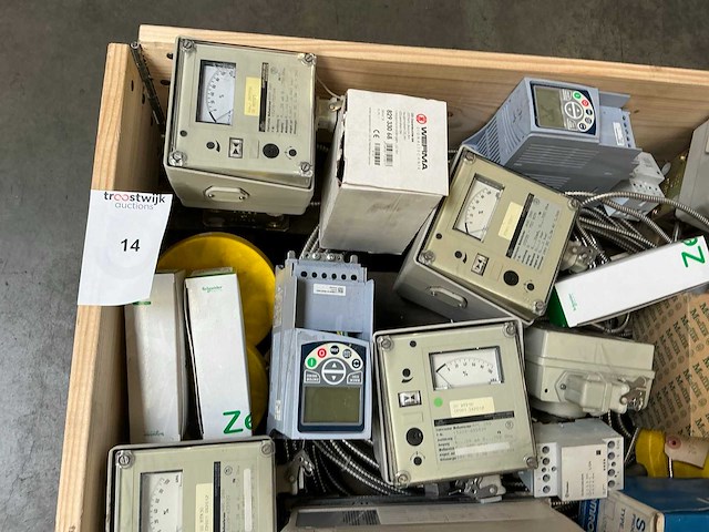 Partij industriële meet- en regelapparatuur - afbeelding 2 van  10