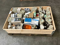 Partij industriële meet- en regelapparatuur - afbeelding 1 van  10