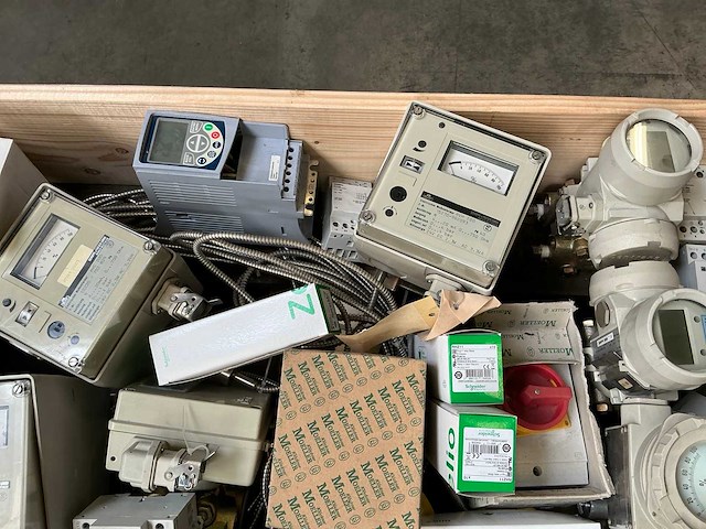 Partij industriële meet- en regelapparatuur - afbeelding 6 van  10