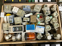 Partij industriële meet- en regelapparatuur - afbeelding 1 van  8