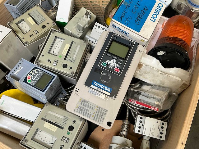 Partij industriële meet- en regelapparatuur - afbeelding 7 van  8