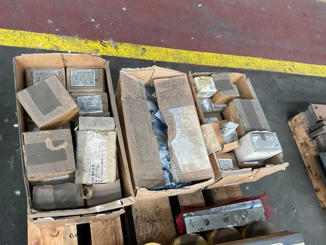 Partij industriële onderdelen - afbeelding 2 van  10