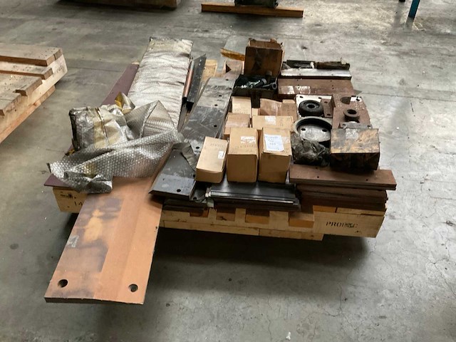 Partij industriële onderdelen - afbeelding 1 van  10