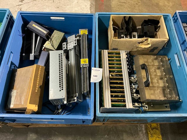 Partij industriële onderdelen - afbeelding 1 van  8