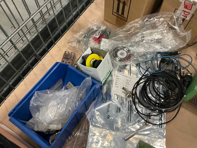 Partij industriële schakelmaterialen - afbeelding 7 van  9