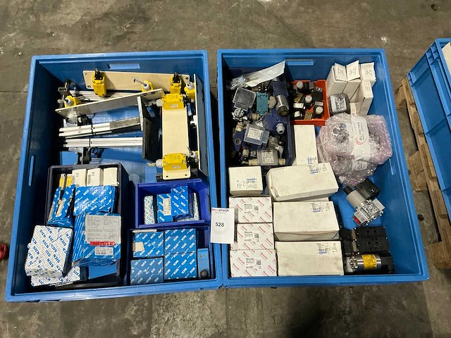 Partij industriële sensoren en schakelaars - afbeelding 1 van  6