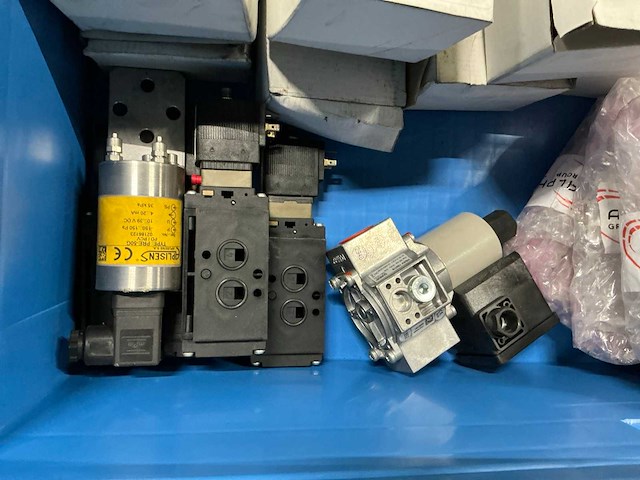 Partij industriële sensoren en schakelaars - afbeelding 2 van  6