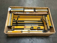 Partij industriële veiligheidslichtschermen en optische sensoren