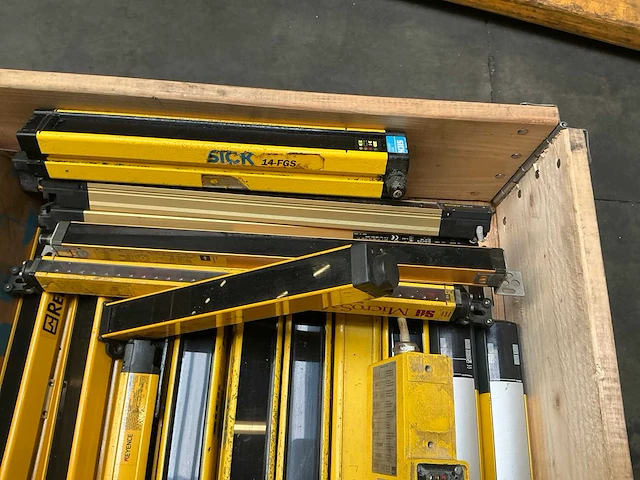 Partij industriële veiligheidslichtschermen en optische sensoren - afbeelding 5 van  8