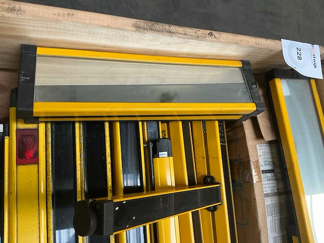 Partij industriële veiligheidslichtschermen en optische sensoren - afbeelding 7 van  8