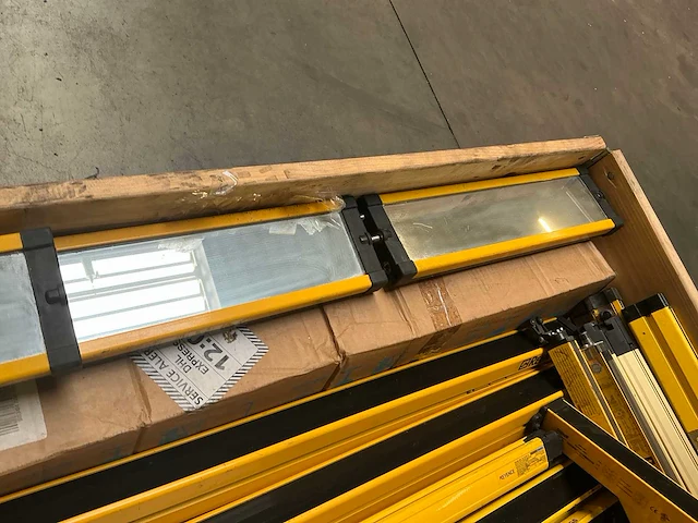 Partij industriële veiligheidslichtschermen en optische sensoren - afbeelding 8 van  8
