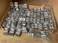 Partij inox bevestigingen