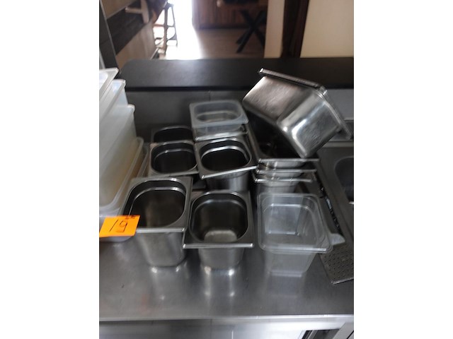 Partij inox g/n bakken + kunststof bakken - afbeelding 2 van  3