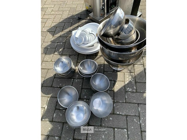 Partij inox kommen en porselein - afbeelding 2 van  3