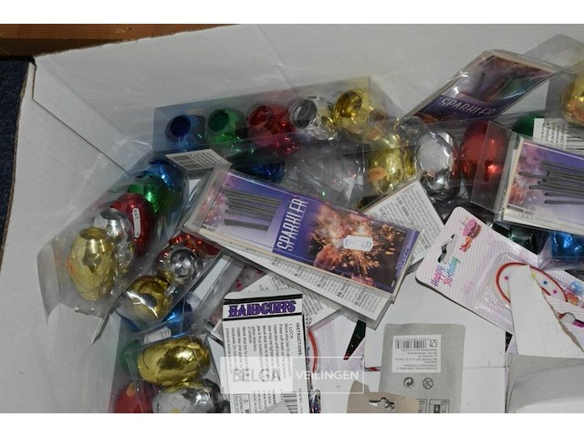 Partij inpaklint en verjaardagskaarsen - afbeelding 2 van  3