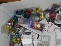 Partij inpaklint en verjaardagskaarsen - afbeelding 2 van  3