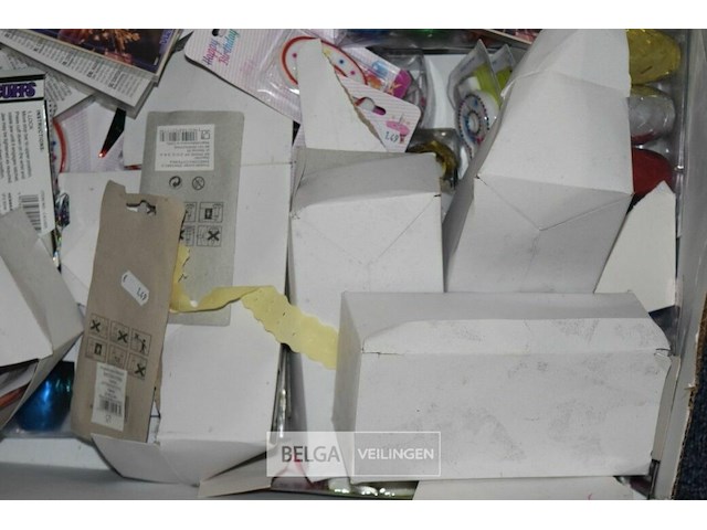 Partij inpaklint en verjaardagskaarsen - afbeelding 3 van  3