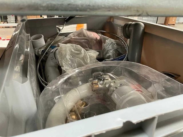 Partij installatie -en aannemersmateriaal - afbeelding 2 van  40