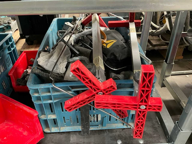 Partij installatie -en aannemersmateriaal - afbeelding 3 van  40
