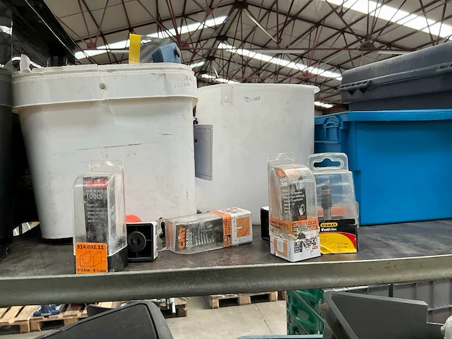 Partij installatie -en aannemersmateriaal - afbeelding 10 van  40