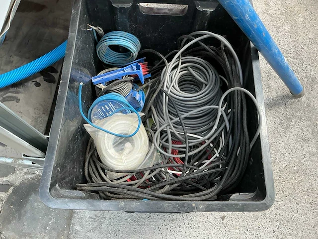 Partij installatie -en aannemersmateriaal - afbeelding 12 van  40