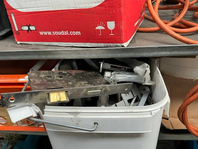 Partij installatie -en aannemersmateriaal - afbeelding 27 van  40
