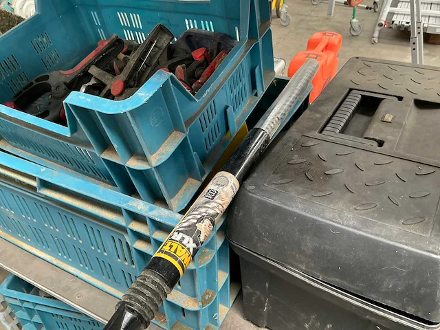 Partij installatie -en aannemersmateriaal - afbeelding 35 van  40