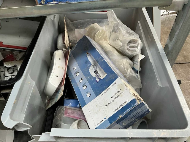 Partij installatie -en aannemersmateriaal - afbeelding 34 van  40