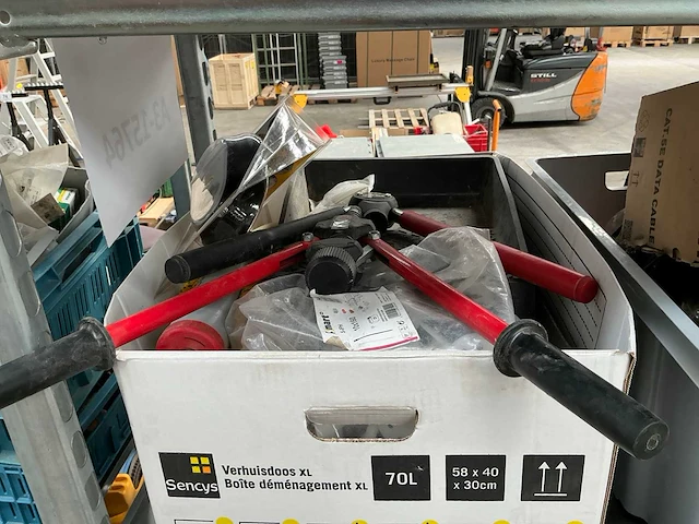 Partij installatie -en aannemersmateriaal - afbeelding 39 van  40