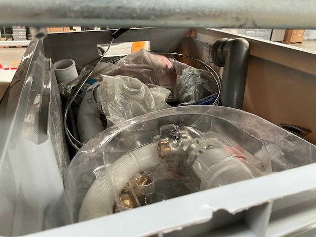 Partij installatie -en aannemersmateriaal - afbeelding 10 van  40