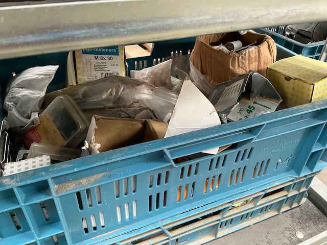 Partij installatie -en aannemersmateriaal - afbeelding 24 van  40