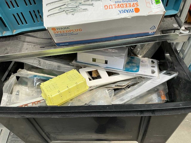 Partij installatie -en aannemersmateriaal - afbeelding 25 van  40
