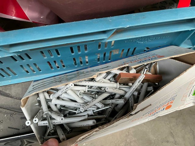 Partij installatie -en aannemersmateriaal - afbeelding 26 van  40