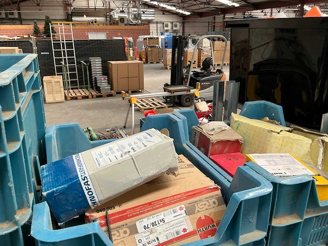 Partij installatie -en aannemersmateriaal - afbeelding 29 van  40