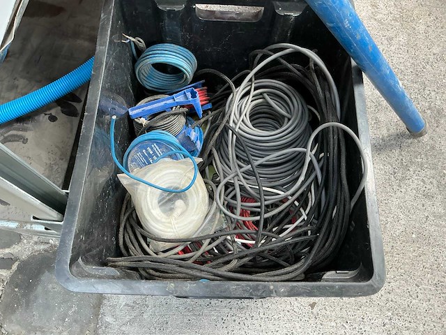Partij installatie -en aannemersmateriaal - afbeelding 2 van  40