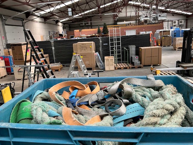 Partij installatie -en aannemersmateriaal - afbeelding 30 van  40