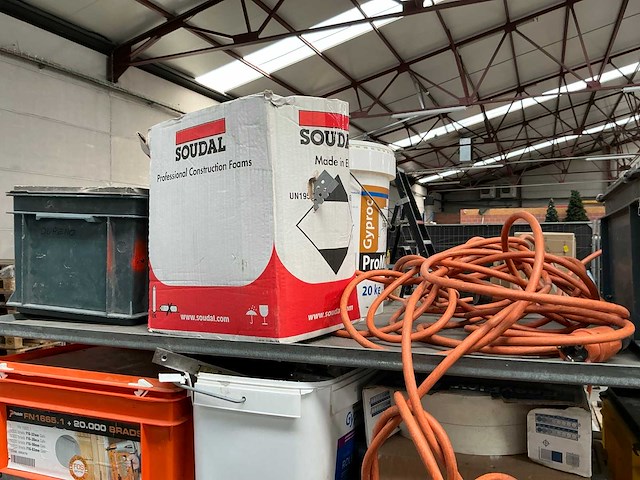 Partij installatie -en aannemersmateriaal - afbeelding 31 van  40
