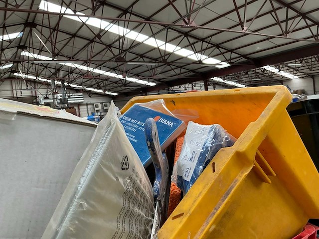 Partij installatie -en aannemersmateriaal - afbeelding 9 van  40