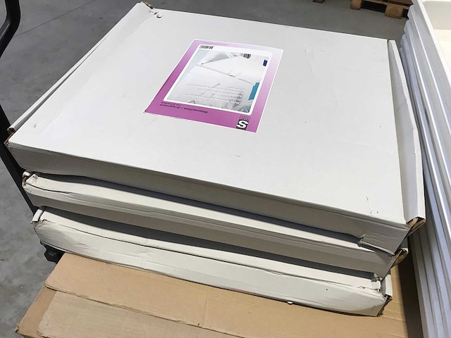 Partij installatie materiaal ter waarde van 30.000 eur. 7 pallets. - afbeelding 6 van  57