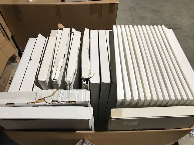 Partij installatie materiaal ter waarde van 30.000 eur. 7 pallets. - afbeelding 15 van  57