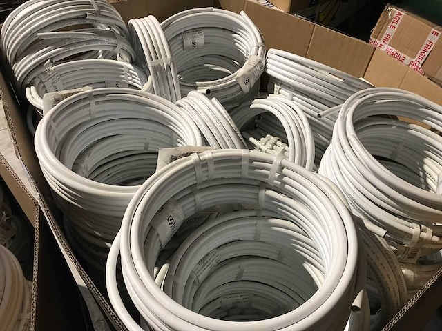 Partij installatie materiaal ter waarde van 30.000 eur. 7 pallets. - afbeelding 21 van  57