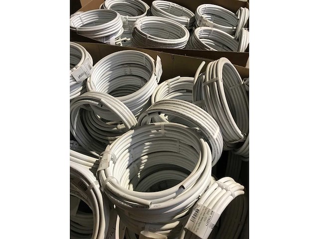 Partij installatie materiaal ter waarde van 30.000 eur. 7 pallets. - afbeelding 12 van  57